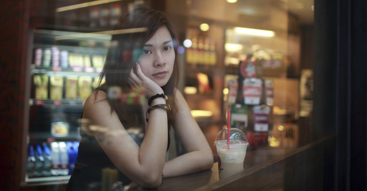 13834-girl-woman-waiting-watch-look-bored-food_1200w_tn